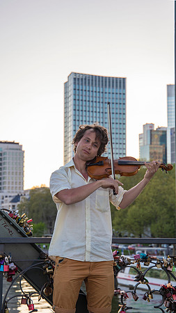 Portrait of a violinist in Frankfurt, Germany