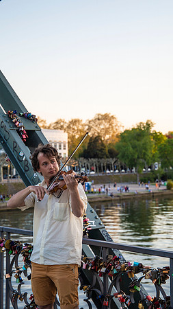 Portrait of a violinist in Frankfurt, Germany